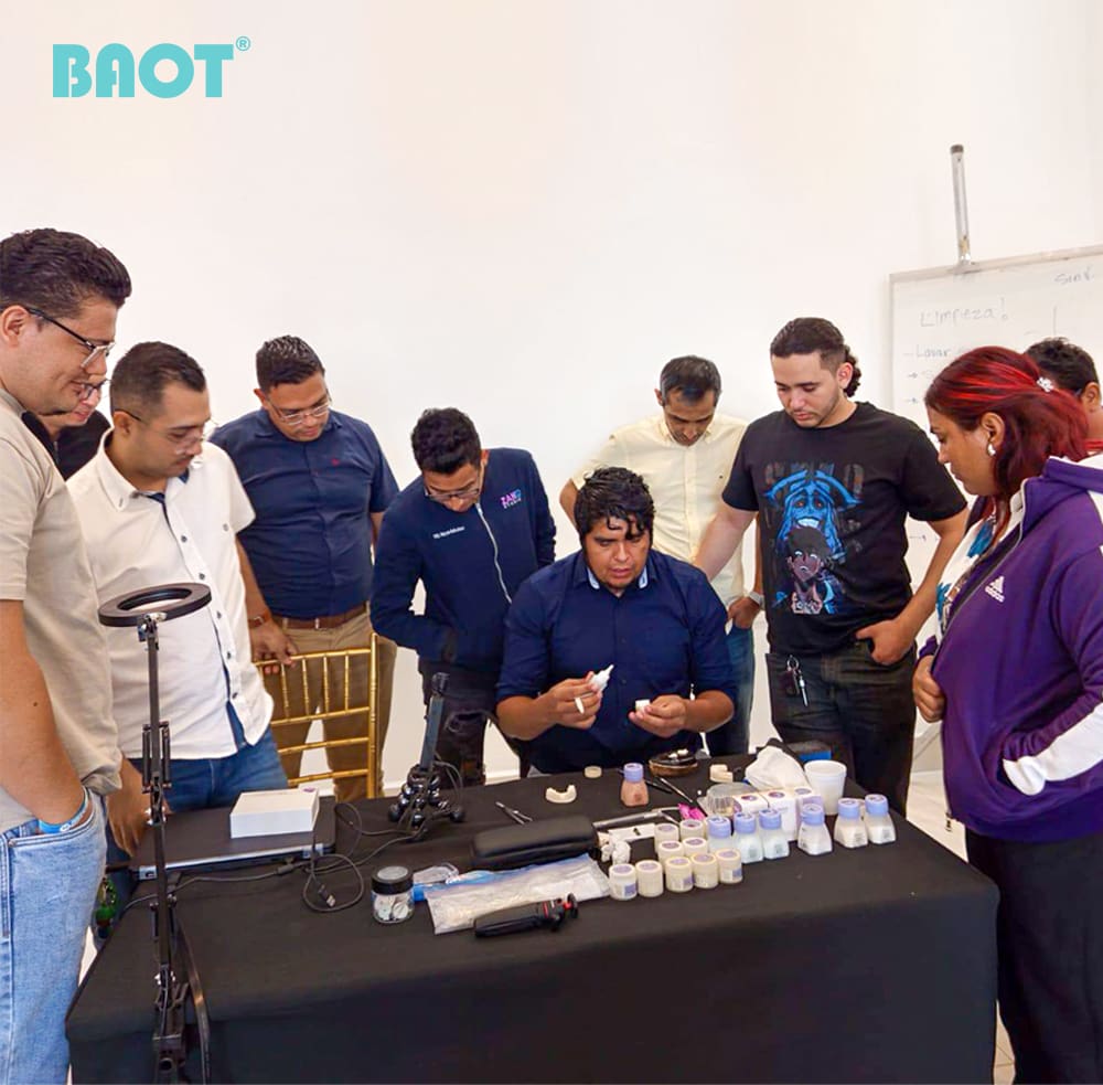 Kurs mistrzowski z porcelany dentystycznej z Ernesto Lariosem Montano w Nikaragui